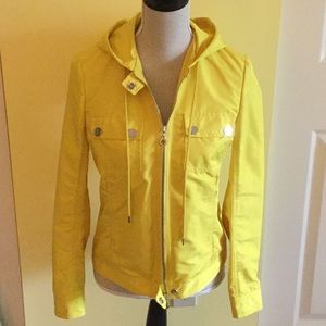 Tory  Burch Yellow Jacket SZ 6